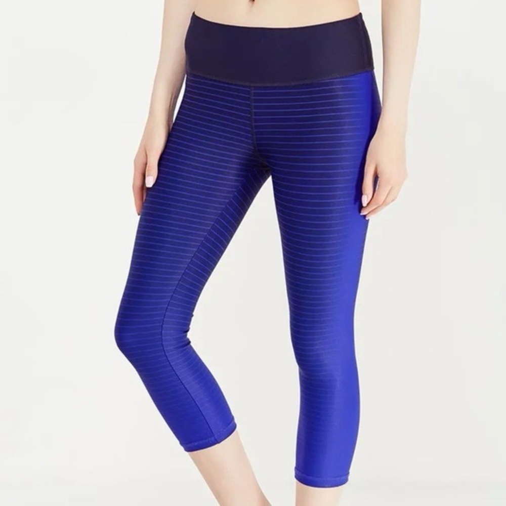 Gap Fit GFast Cross Train Gradient Stripe Capri Leggings Blue Size Medium Petite